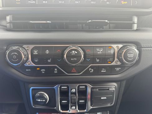 New 2025 Jeep Wrangler Unlimited Rubicon 392 image 5