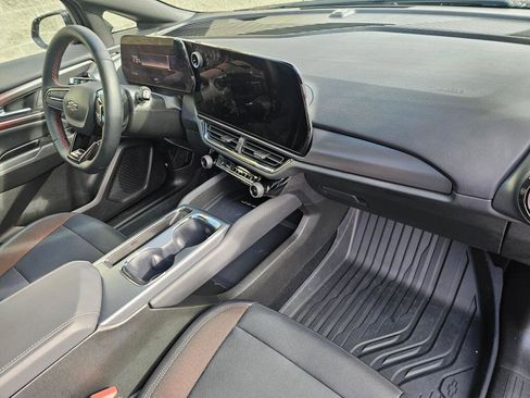 Used 2025 Chevrolet Equinox EV RS image 17