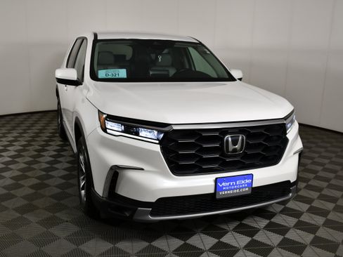 Used 2025 Honda Pilot EX-L image 3