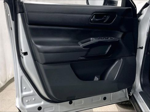 Certified 2024 Nissan Pathfinder SV image 9