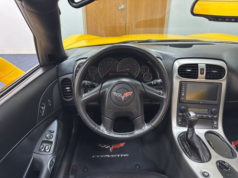 Used 2005 Chevrolet Corvette Convertible w/ Preferred Equipment Group RWD image 9