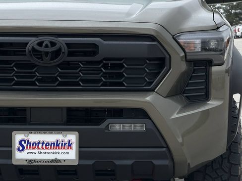 Used 2026 Toyota Tacoma TRD Off-Road AWD/4WD image 8