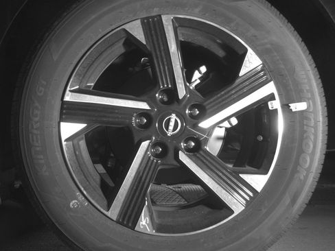 Used 2025 Nissan Sentra SV FWD image 14