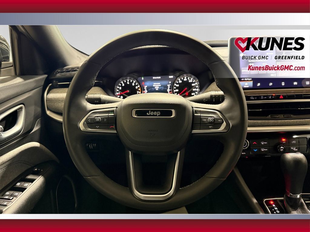 Used 2024 Jeep Compass Latitude AWD/4WD image 15