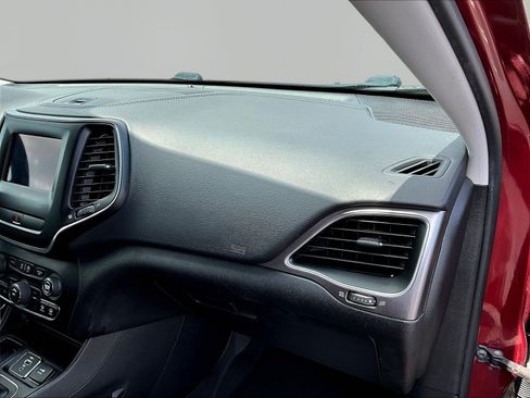 Used 2019 Jeep Cherokee Latitude w/ Popular Appearance Group FWD image 26