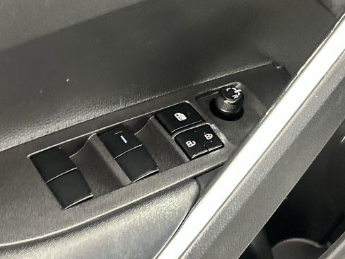 Used 2024 Toyota Corolla Cross SE w/ Moonroof Package image 18