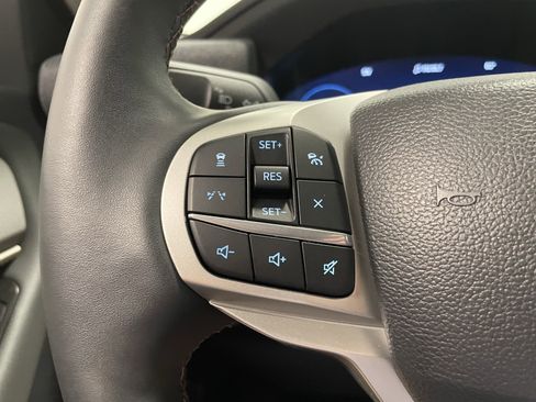 Used 2025 Ford Explorer Active w/ Active Comfort Package image 18