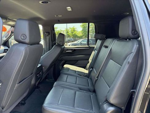 Used 2025 Chevrolet Suburban LT AWD/4WD image 15