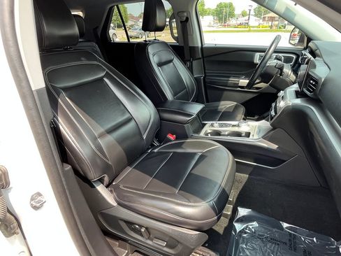Used 2021 Ford Explorer XLT w/ Equipment Group 202A AWD/4WD image 21