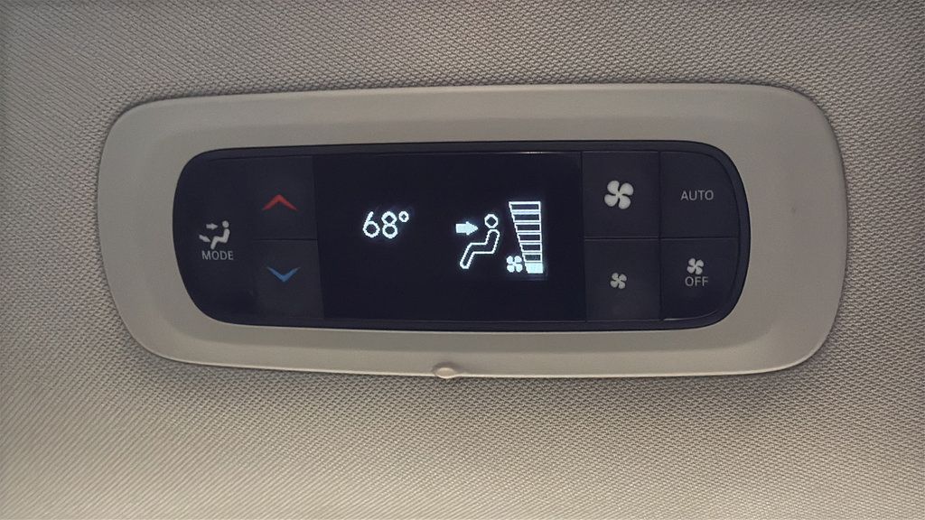 Used 2024 Chrysler Pacifica Touring-L FWD image 39