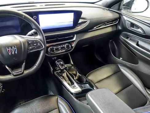 Certified 2025 Buick Envista Sport Touring FWD image 17