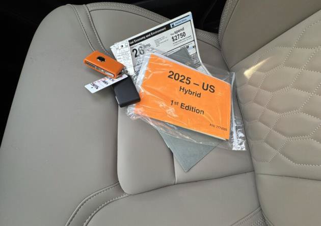 Certified 2025 Volvo XC90 B5 Core AWD/4WD image 10