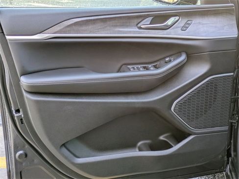 New 2026 Jeep Grand Cherokee Limited image 12