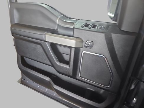 Used 2018 Ford F150 Lariat w/ Equipment Group 502A Luxury AWD/4WD image 32