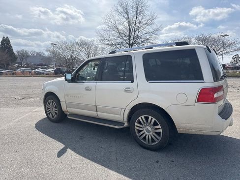 Used 2007 Lincoln Navigator Ultimate image 18
