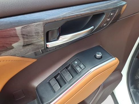 Used 2021 Toyota Highlander Platinum AWD/4WD image 23