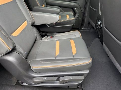 Used 2024 GMC Yukon XL AT4 w/ Technology Package AWD/4WD image 13