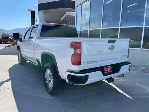 Used 2023 Chevrolet Silverado 3500 High Country w/ Z71 Off-Road Package AWD/4WD image 4