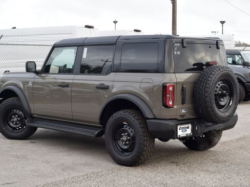 New 2026 Ford Bronco Outer Banks image 4