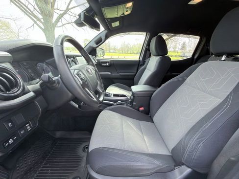 Used 2023 Toyota Tacoma TRD Sport w/ Technology Package AWD/4WD image 16