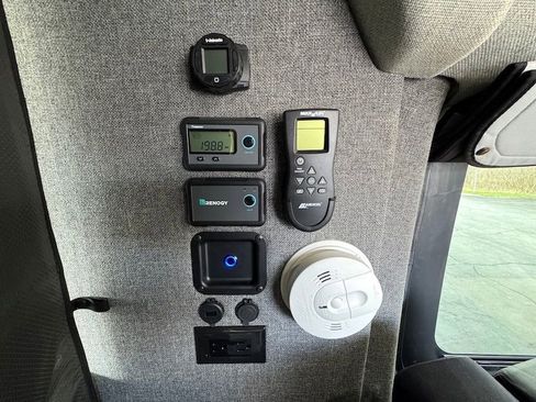 Used 2021 Ford Transit 350 Medium Roof AWD image 20