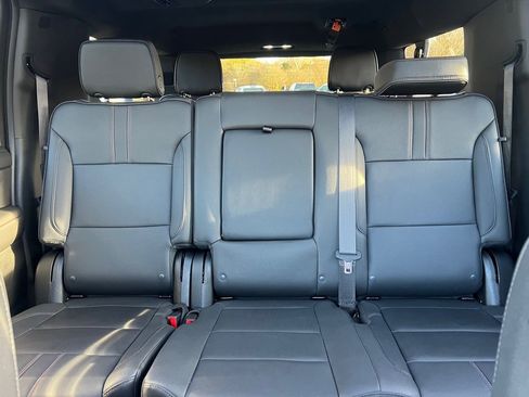 Used 2024 Chevrolet Suburban RST w/ Luxury Package image 17