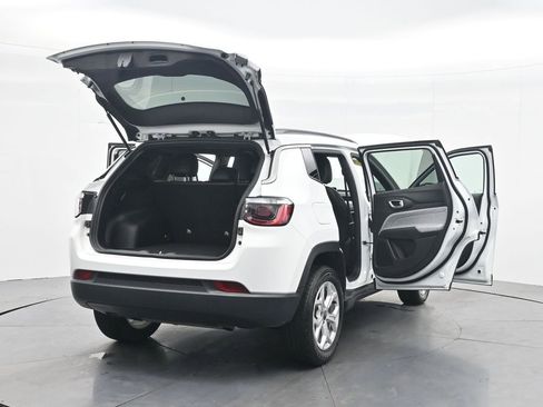 Used 2025 Jeep Compass Latitude image 36