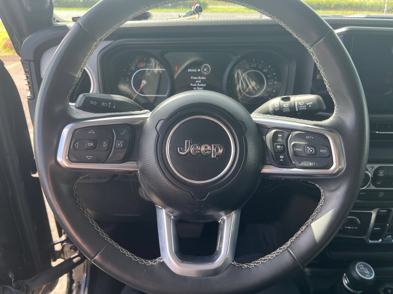 Used 2025 Jeep Wrangler Unlimited Sahara AWD/4WD image 26