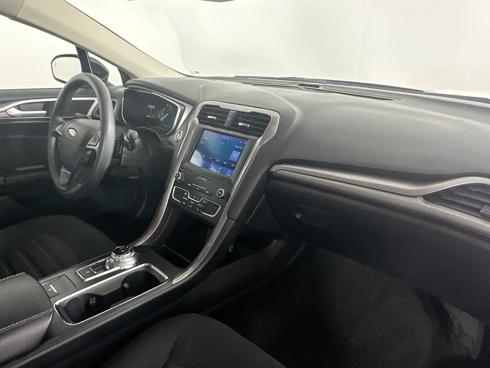 Used 2019 Ford Fusion SE FWD image 46