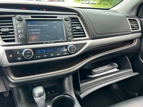 Used 2019 Toyota Highlander XLE AWD/4WD image 51