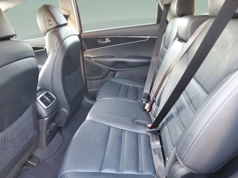 Certified 2017 Kia Sorento FWD image 7
