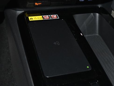 Used 2025 Toyota Camry XSE FWD image 13