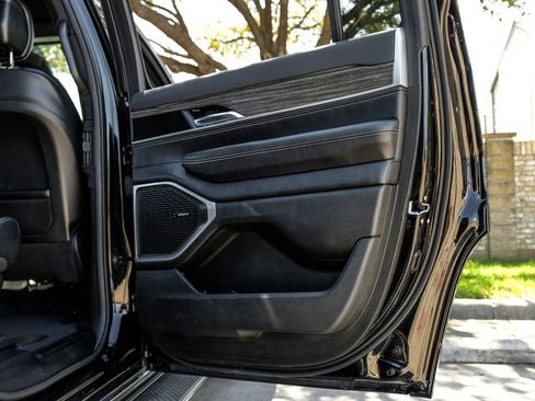 Used 2022 Jeep Wagoneer Series III image 59