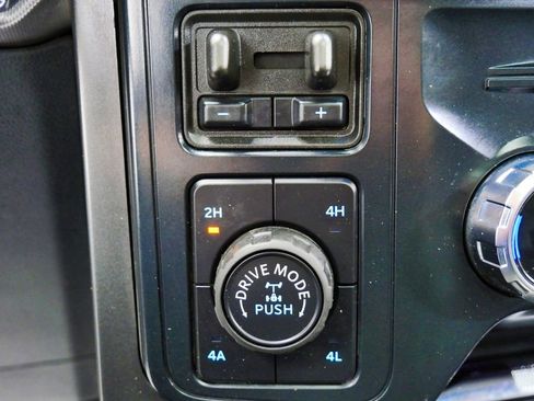 Used 2025 Ford F150 Lariat AWD/4WD image 29