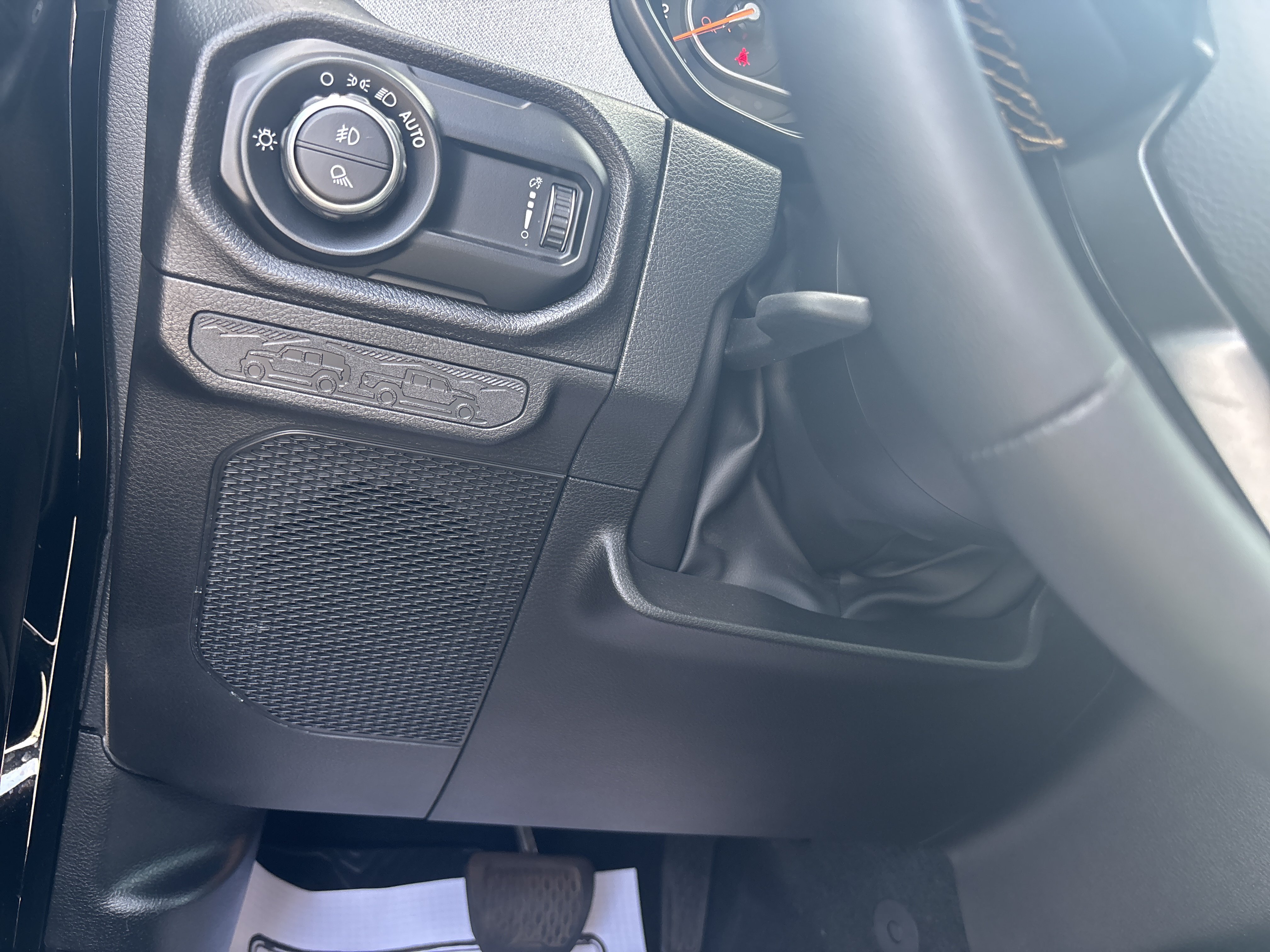 Used 2024 Jeep Gladiator Sport AWD/4WD image 18