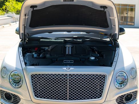 Used 2017 Bentley Bentayga AWD/4WD image 6