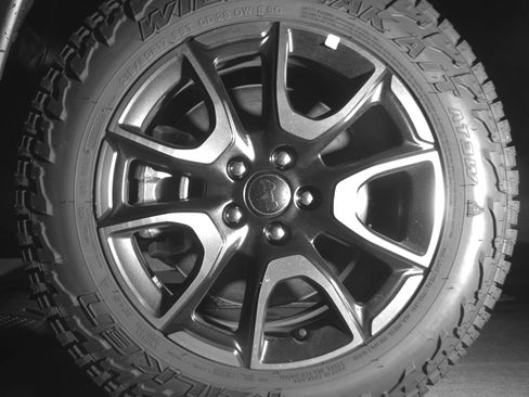 Used 2025 Jeep Compass Trailhawk AWD/4WD image 12