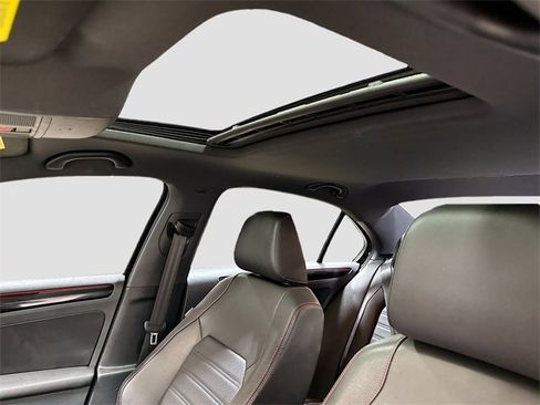 Used 2017 Volkswagen Jetta GLI image 25