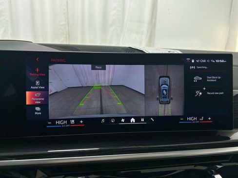 Used 2025 BMW X7 M60i w/ Executive Package image 18