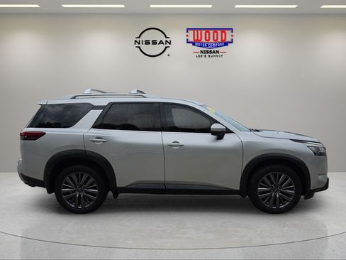Used 2023 Nissan Pathfinder SL w/ SL Premium Package AWD/4WD image 3