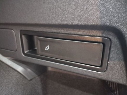 Used 2019 Volkswagen Tiguan SE w/ Panoramic Sunroof Package image 20