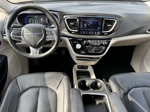 Used 2020 Chrysler Pacifica Touring-L Plus w/ Tire & Wheel Group FWD image 12