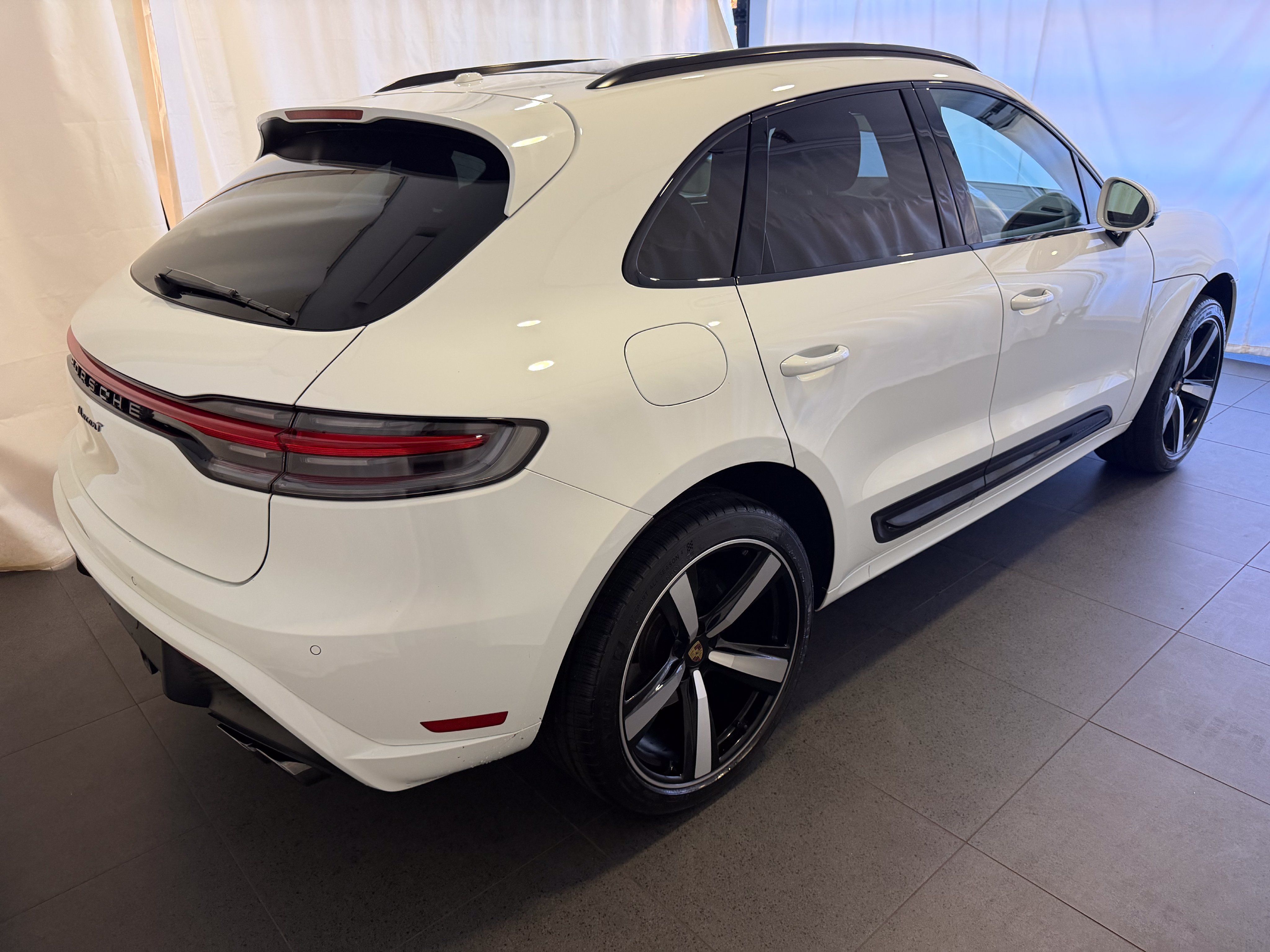 Certified 2026 Porsche Macan Turbo AWD/4WD image 9