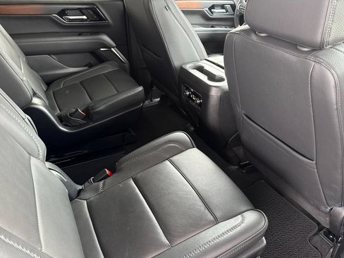 Used 2025 GMC Yukon XL Denali AWD/4WD image 25