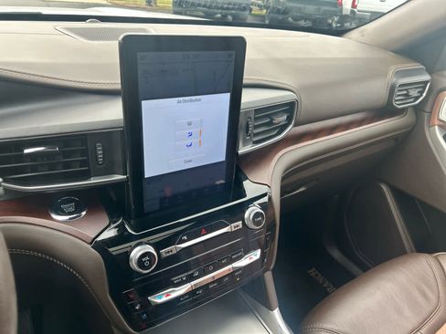 Used 2024 Ford Explorer King Ranch w/ Technology Package image 44