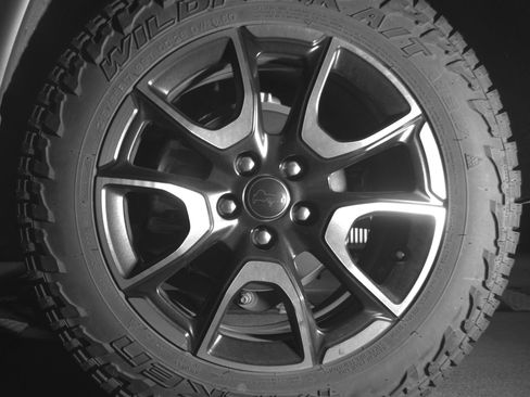 Used 2025 Jeep Compass Trailhawk AWD/4WD image 14