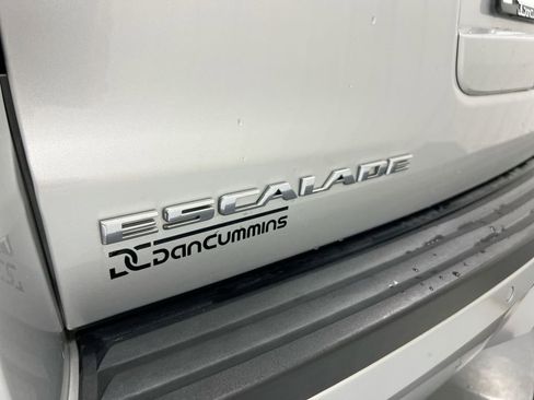Used 2017 Cadillac Escalade ESV Luxury image 27