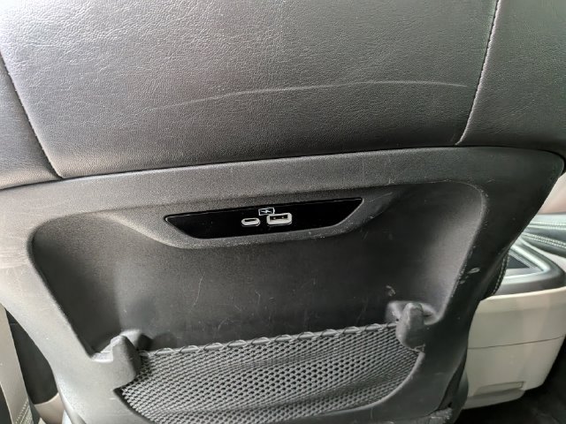 Used 2023 Chrysler Pacifica Touring-L FWD image 26