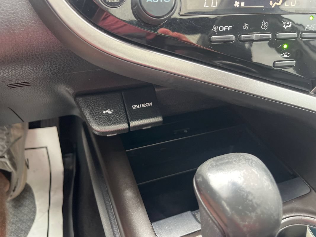 Used 2021 Toyota Camry XSE FWD image 28