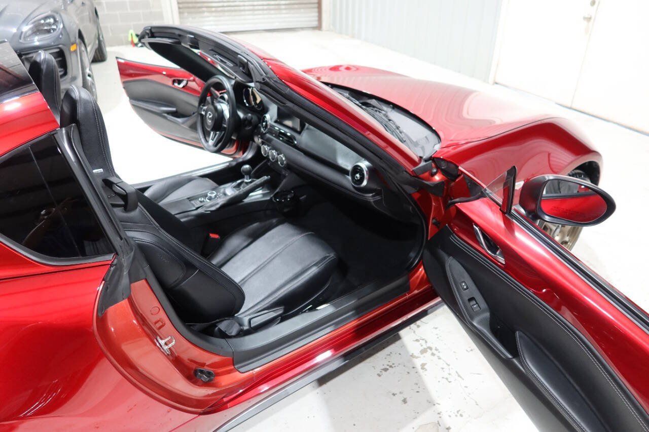 Used 2022 MAZDA MX-5 Miata RF Grand Touring RWD image 12